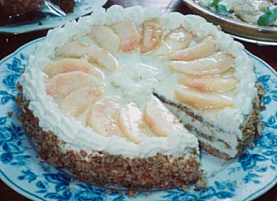 桃のムース入り紅茶ケーキの写真