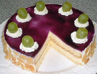 葡萄のチーズクリームケーキの写真