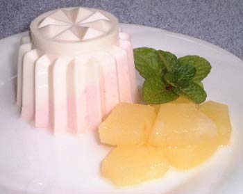 パンナコッタ・パイナップル添えの写真