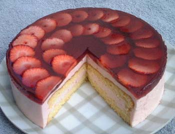 苺とヨーグルトのケーキの写真