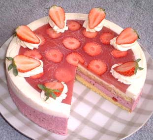 苺のヨーグルトクリームケーキの写真