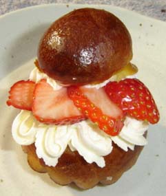 苺のサヴァランの写真