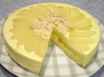 白桃のロイヤルトルテの写真