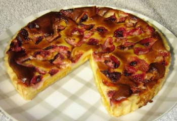 オレンジと苺のクラフティの写真