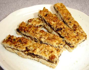 ナッツとドライフルーツのバーの写真