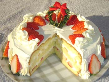 苺と洋梨のクリスマスケーキの写真