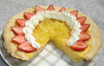 苺とレモンのパイの写真