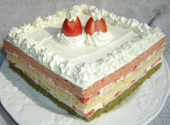 三色ケーキの写真