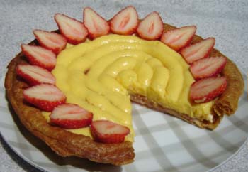 苺のクリームパイの写真