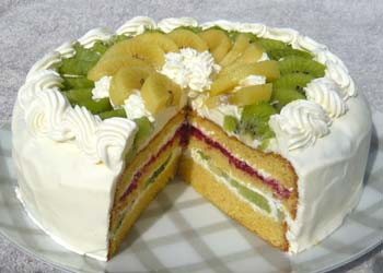 キーウィフルーツのショートケーキの写真