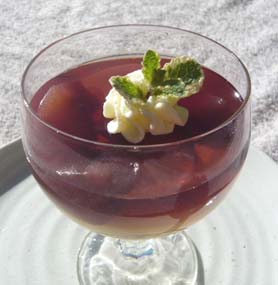 洋梨のワインゼリーの写真