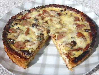 ブルーチーズとソーセージのキッシュの写真