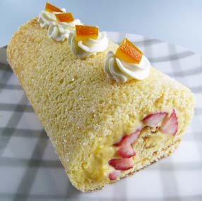 オレンジのロールケーキの写真