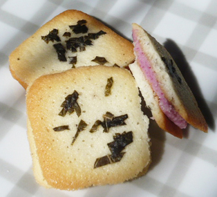 ラングドシャのチョコレートサンドの写真