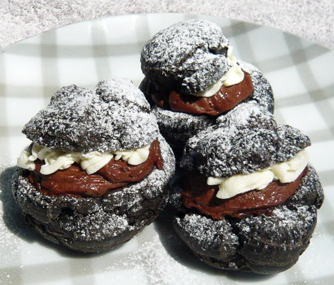 チョコレートシュークリームの写真