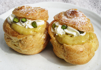 ピスタチオシュークリームの写真