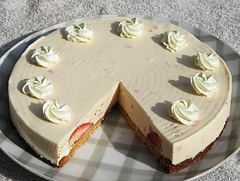 苺のフレッシュチーズケーキの写真