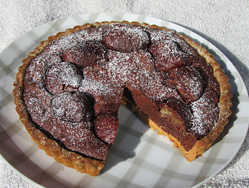 栗のチョコレートタルトの写真