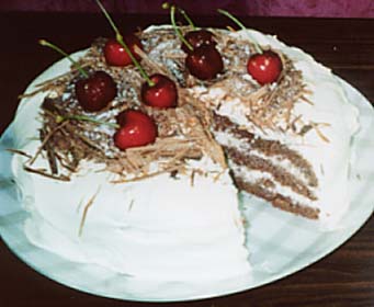 シュワルツワル　ド　トルテの写真