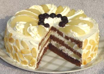 洋梨のショートケーキの写真