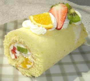 フルーツロールケーキの写真