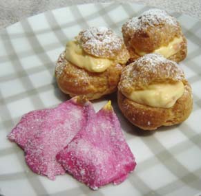 薔薇のシュークリームの写真
