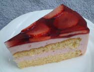 苺とヨーグルトのケーキの写真